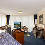 Moselstern Brixiade &triton 4*