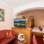Moselstern Brixiade &triton فندق 4*