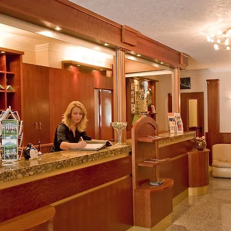 Szálloda Moselstern Brixiade &triton 4*